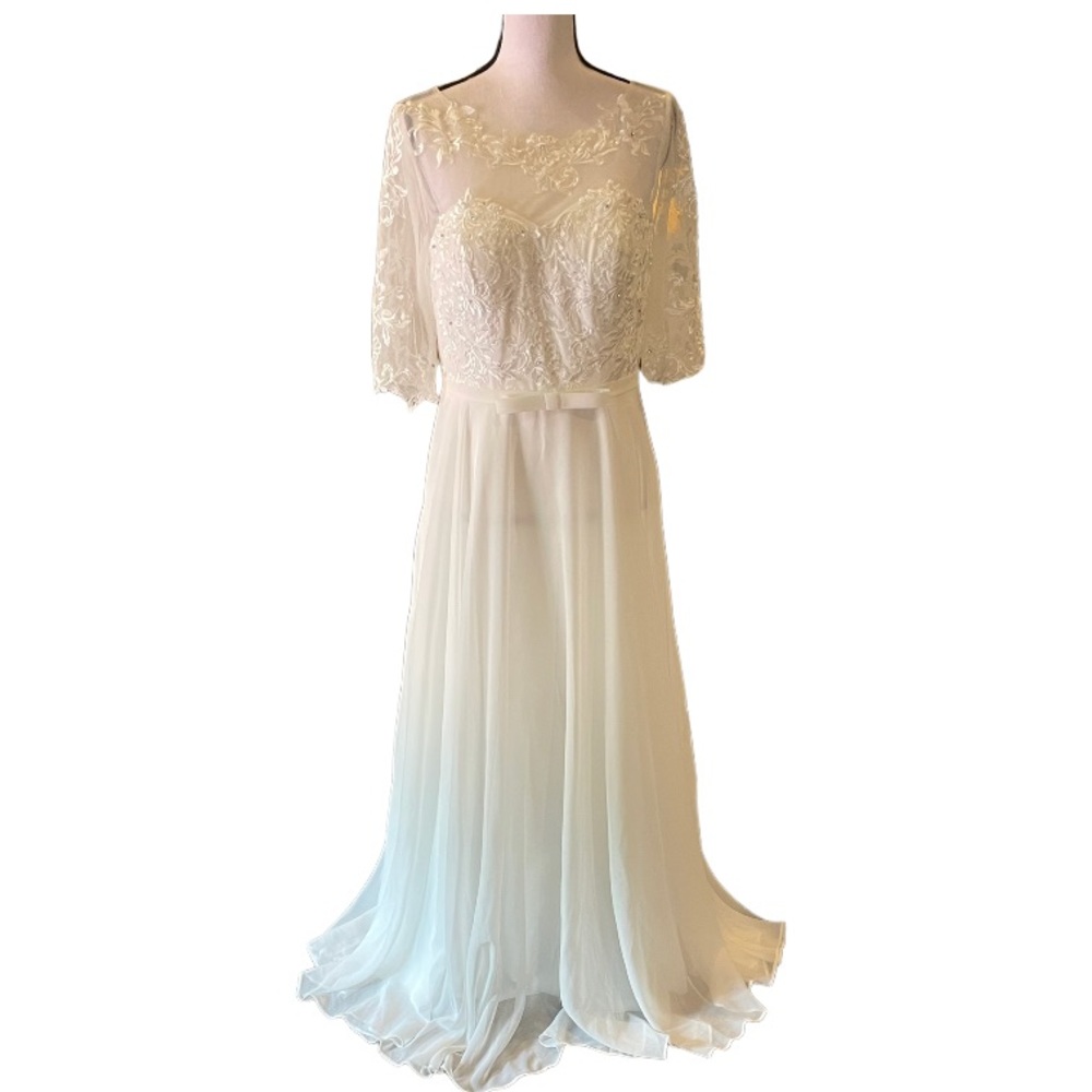 JJsHouse New with Tags Wedding Gown